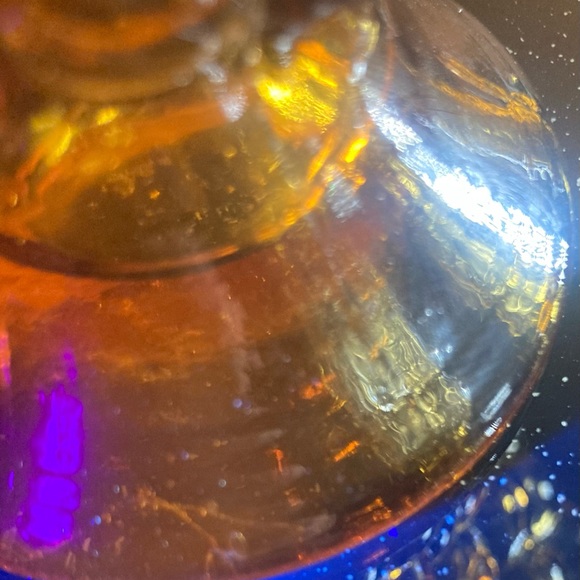 Vintage amber glass decanter and cup set UV reactive grape motif - Picture 10 of 14